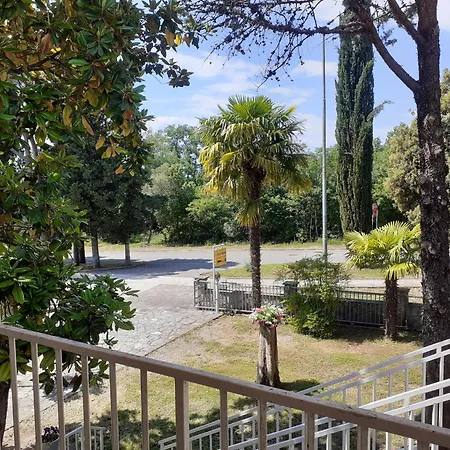 Pet Friendly Simunec Lägenhet
